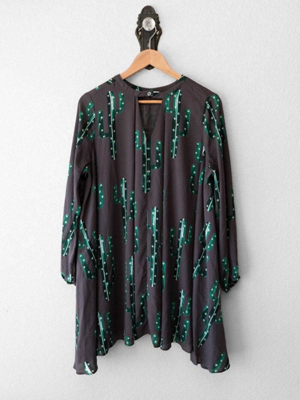 Izzy & Lola Cactus Print Mini Dress Tunic L Gray Green Keyhole Boho Western